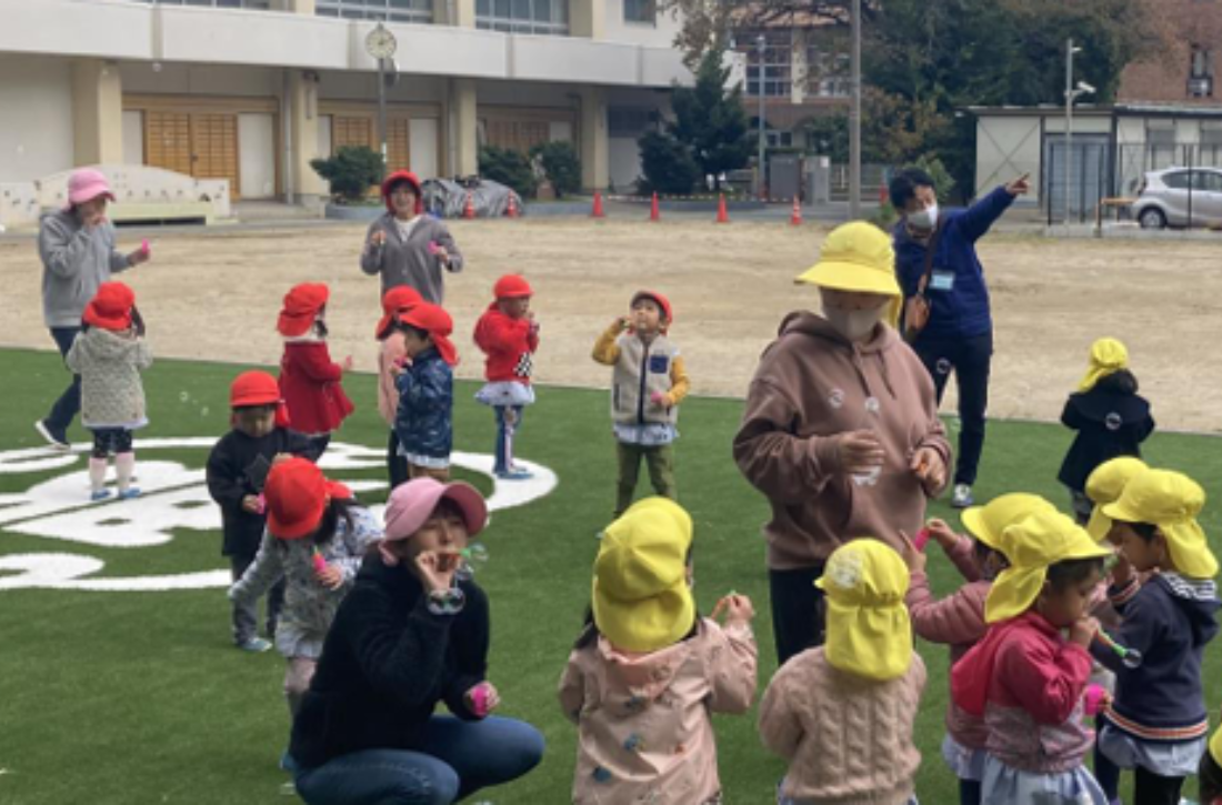 名古屋市立第三幼稚園の遠足にシャボン玉を寄付。