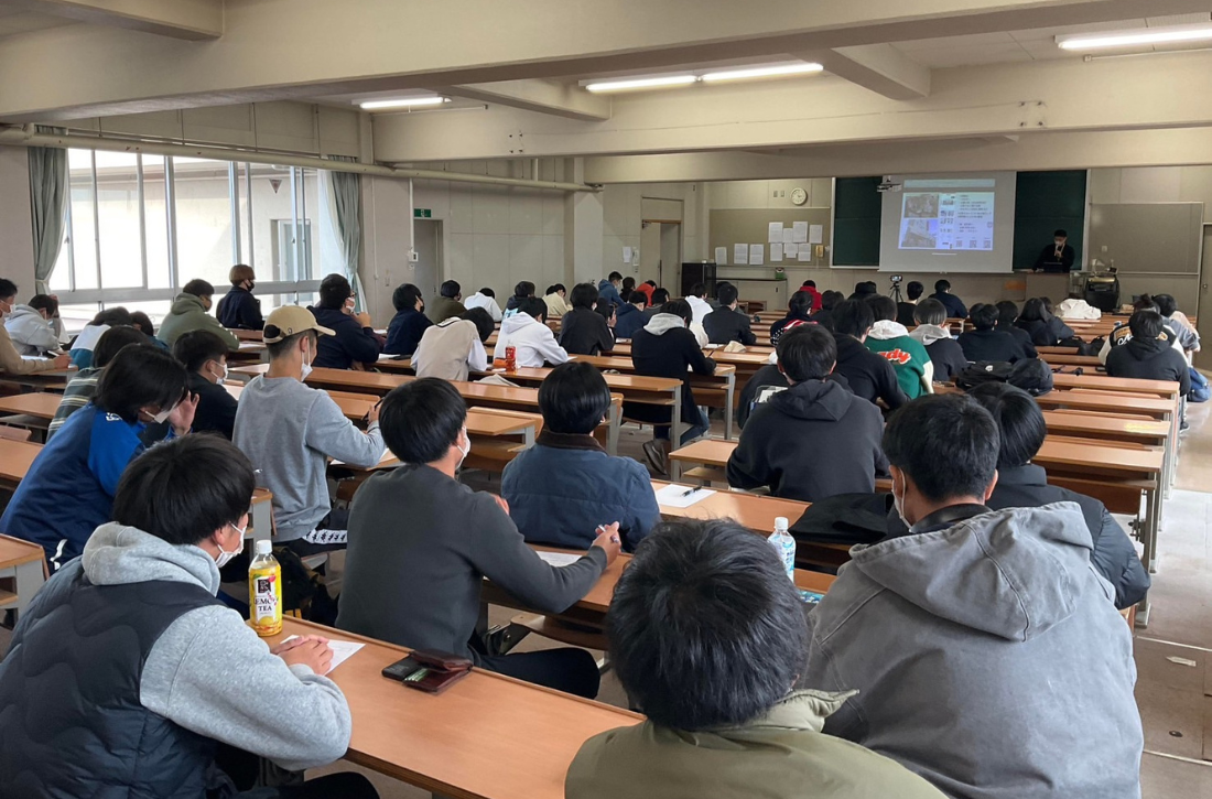 名古屋産業大学で講義