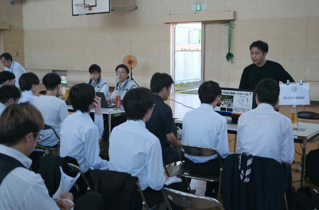 学内合同説明会の様子