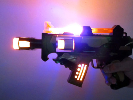 光るおもちゃ　フラッシュピストンリボルバーのサムネイル画像