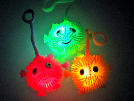 光るおもちゃ　光るミニハリネズミヨーヨーのサムネイル画像