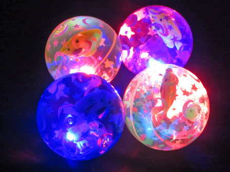 光るおもちゃ　光るアクアリウムボールの画像