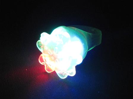 光るおもちゃ　フラッシュフラワーリングのサムネイル画像
