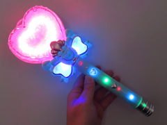 光るおもちゃ　光る！音付トゥインクルハートス...のサムネイル画像