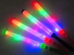 光るおもちゃ　光る3色スティックのサムネイル画像