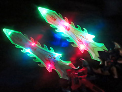 光るおもちゃ　魔剣　轟のサムネイル画像