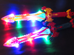 光るおもちゃ　フラッシュトルネードソードのサムネイル画像