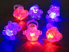 光るおもちゃ　ピカピカダイヤカットリングのサムネイル画像