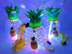 光るボトル　チャーム付パイナップルボトルのサムネイル画像