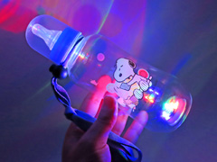 光るスヌーピー哺乳瓶ボトルのサムネイル画像